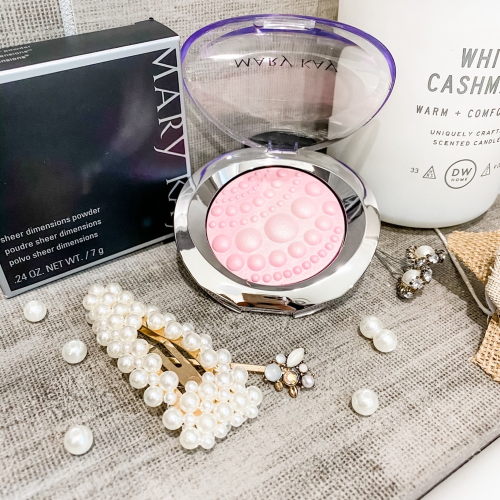 Mary Kay Pearls Opalescent Sheer Dimension Highlighting Powder - Picture 2 of 4